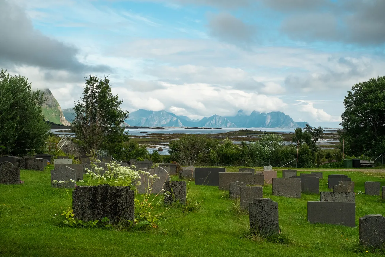 Fjord et sommets des îles Lofoten